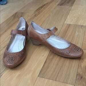 Pikolinos brown pumps size 39/8.